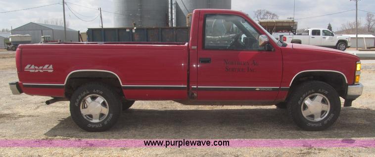 image for item F7323 1989 Chevrolet Silverado 1500 pickup truck