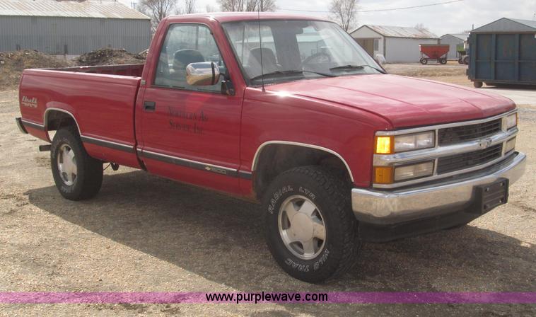 image for item F7323 1989 Chevrolet Silverado 1500 pickup truck