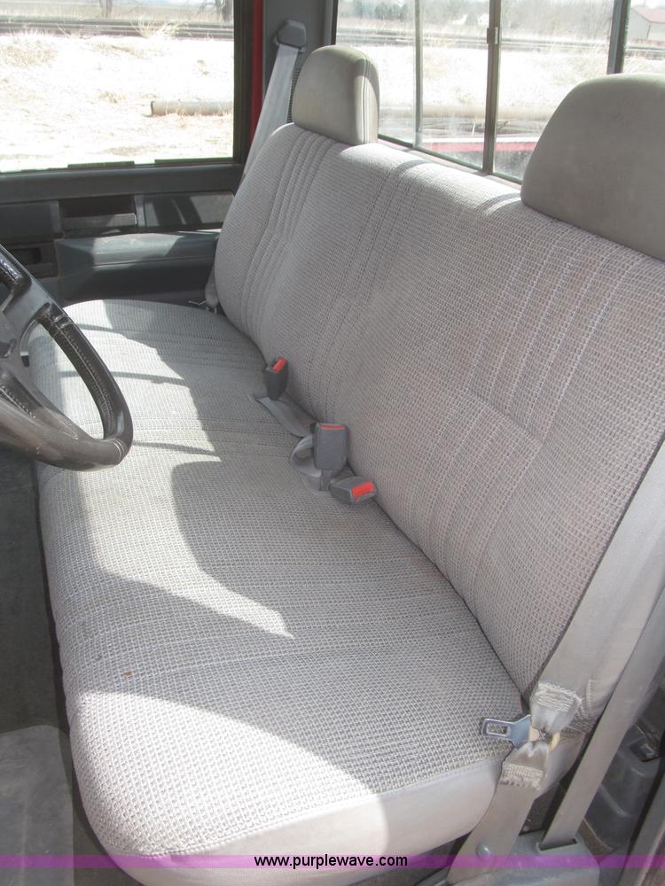 image for item F7323 1989 Chevrolet Silverado 1500 pickup truck