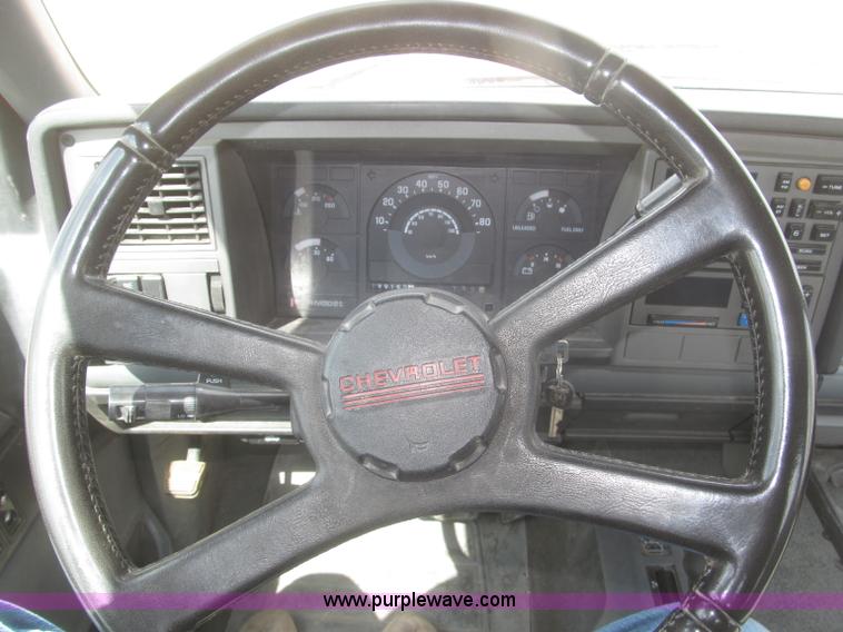 image for item F7323 1989 Chevrolet Silverado 1500 pickup truck