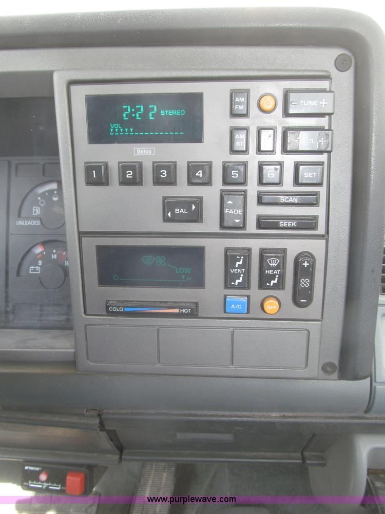 image for item F7323 1989 Chevrolet Silverado 1500 pickup truck