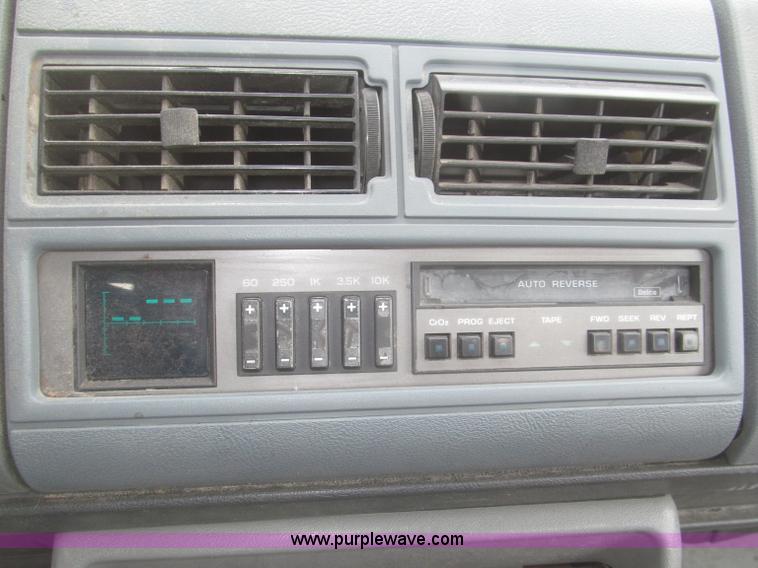 image for item F7323 1989 Chevrolet Silverado 1500 pickup truck