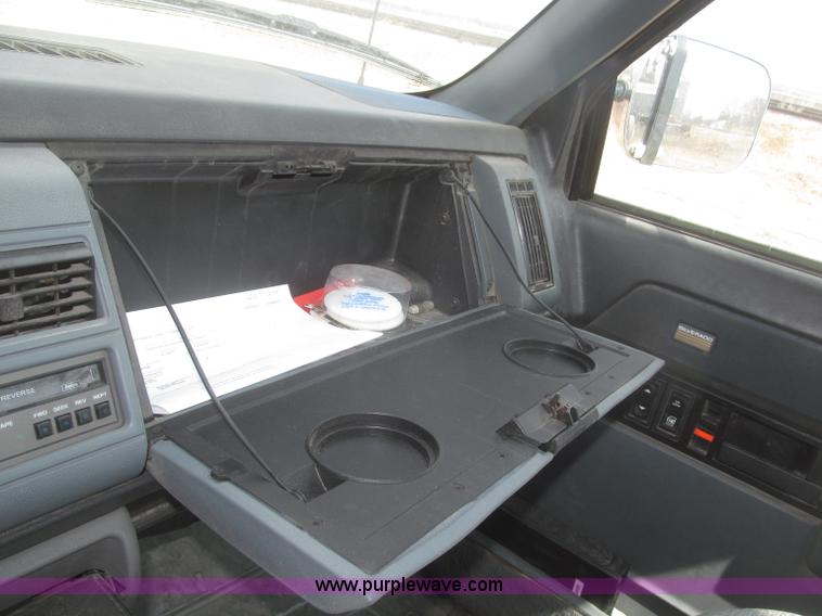 image for item F7323 1989 Chevrolet Silverado 1500 pickup truck