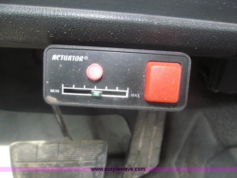 image for item F7323 1989 Chevrolet Silverado 1500 pickup truck