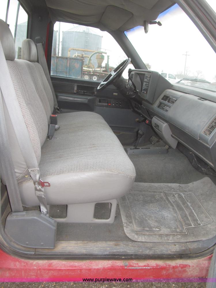 image for item F7323 1989 Chevrolet Silverado 1500 pickup truck