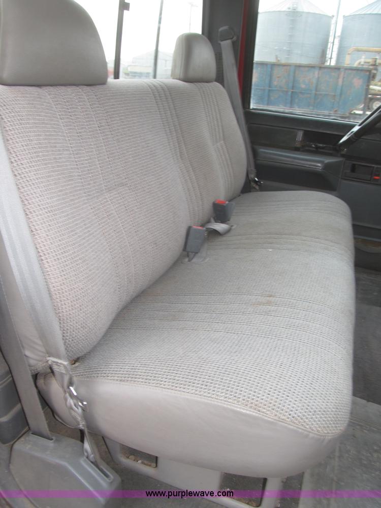 image for item F7323 1989 Chevrolet Silverado 1500 pickup truck