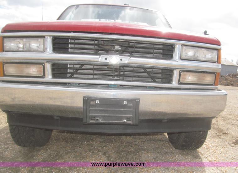 image for item F7323 1989 Chevrolet Silverado 1500 pickup truck
