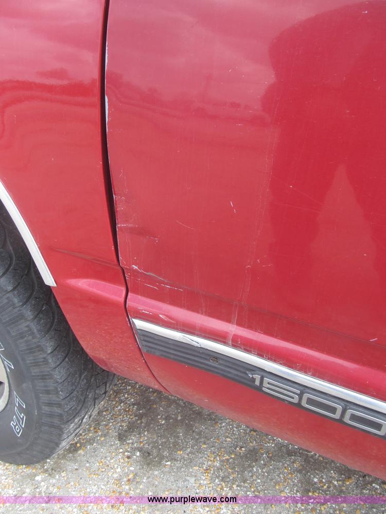 image for item F7323 1989 Chevrolet Silverado 1500 pickup truck