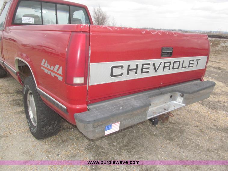 image for item F7323 1989 Chevrolet Silverado 1500 pickup truck