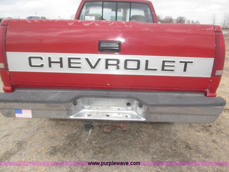 image for item F7323 1989 Chevrolet Silverado 1500 pickup truck