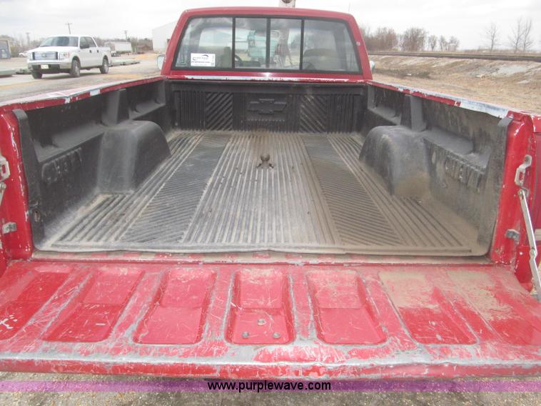 image for item F7323 1989 Chevrolet Silverado 1500 pickup truck