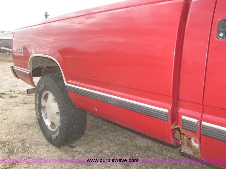 image for item F7323 1989 Chevrolet Silverado 1500 pickup truck