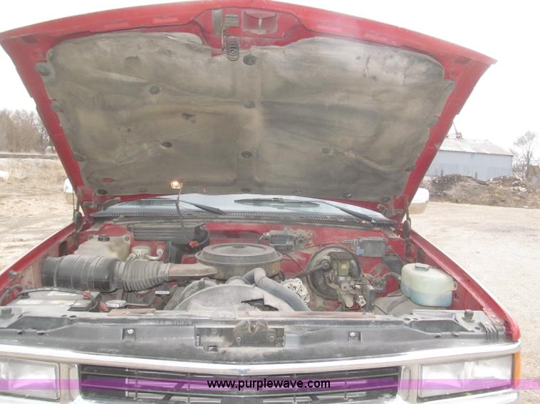 image for item F7323 1989 Chevrolet Silverado 1500 pickup truck