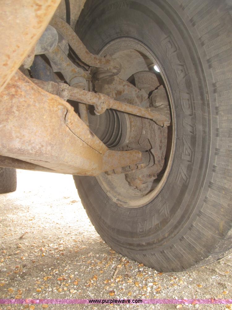 image for item F7323 1989 Chevrolet Silverado 1500 pickup truck