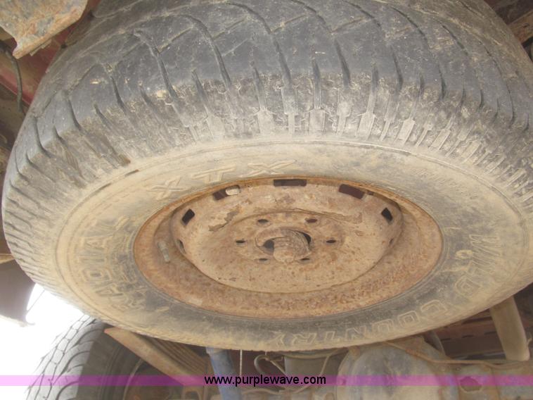 image for item F7323 1989 Chevrolet Silverado 1500 pickup truck