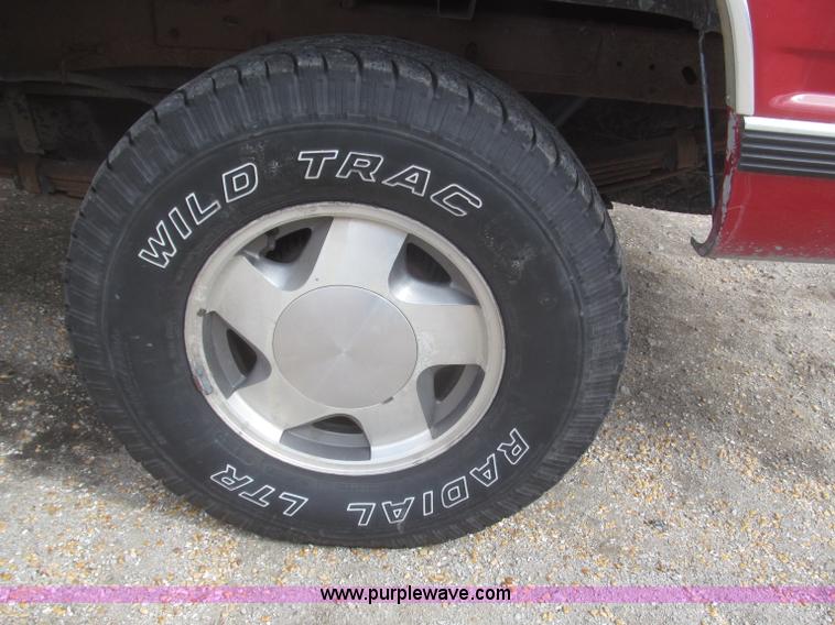 image for item F7323 1989 Chevrolet Silverado 1500 pickup truck