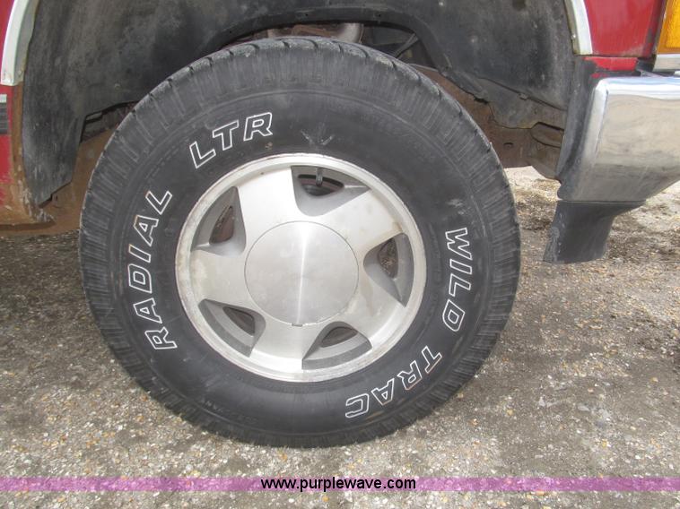 image for item F7323 1989 Chevrolet Silverado 1500 pickup truck