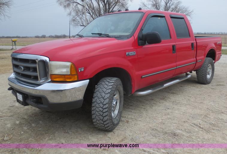 image for item F8216 1999 Ford F250 Super Duty Lariat pickup truck