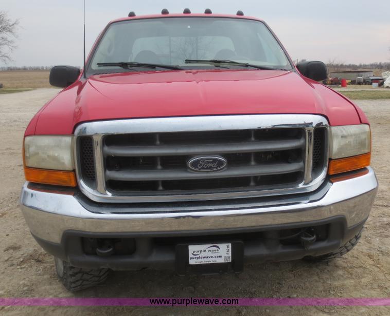 image for item F8216 1999 Ford F250 Super Duty Lariat pickup truck