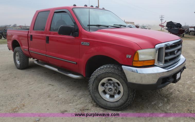 image for item F8216 1999 Ford F250 Super Duty Lariat pickup truck