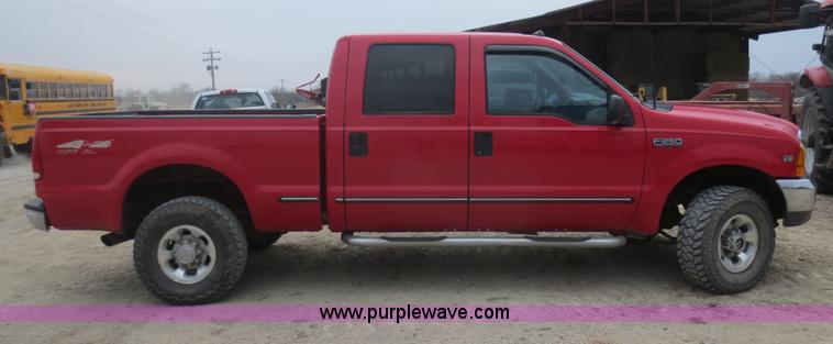 image for item F8216 1999 Ford F250 Super Duty Lariat pickup truck