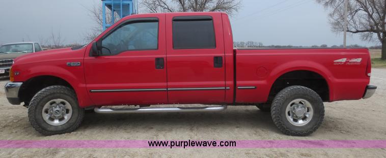 image for item F8216 1999 Ford F250 Super Duty Lariat pickup truck