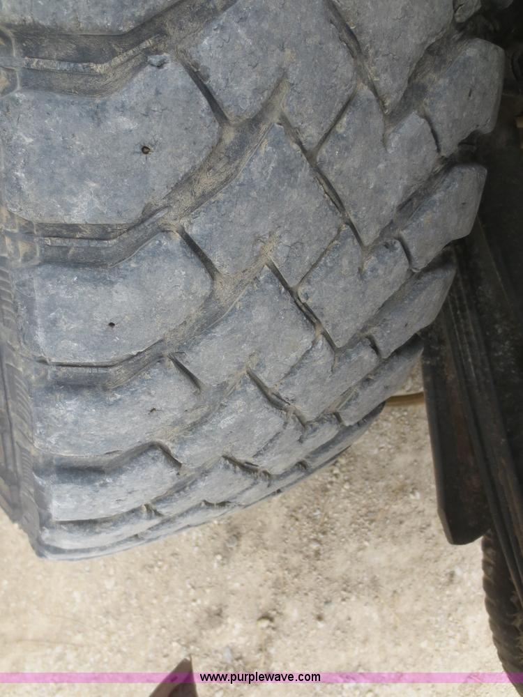 image for item F8216 1999 Ford F250 Super Duty Lariat pickup truck