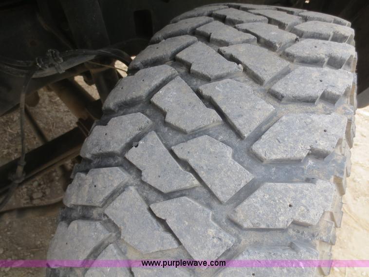 image for item F8216 1999 Ford F250 Super Duty Lariat pickup truck