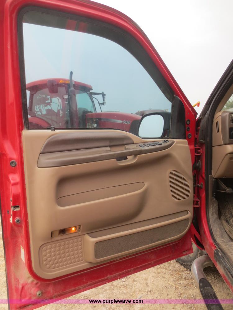 image for item F8216 1999 Ford F250 Super Duty Lariat pickup truck