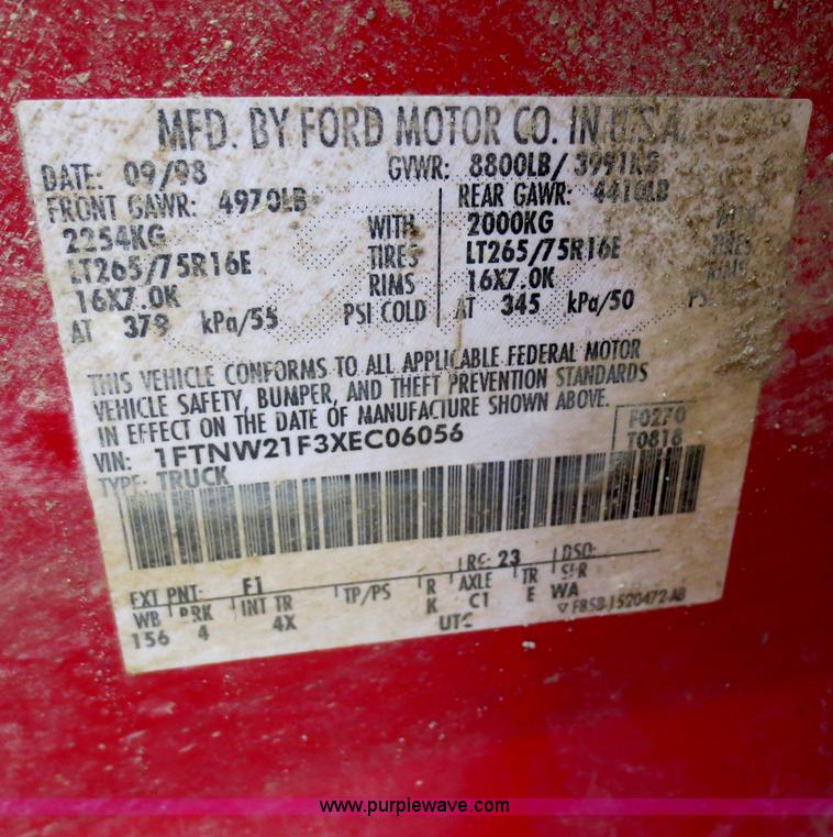 image for item F8216 1999 Ford F250 Super Duty Lariat pickup truck