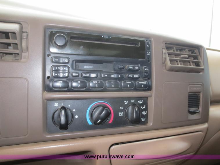 image for item F8216 1999 Ford F250 Super Duty Lariat pickup truck