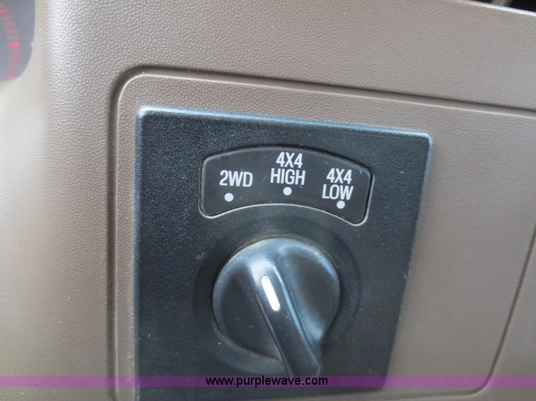 image for item F8216 1999 Ford F250 Super Duty Lariat pickup truck