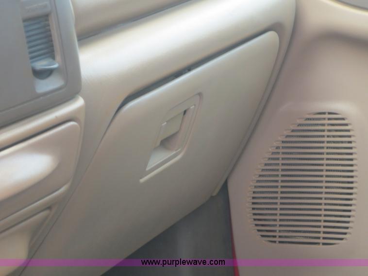 image for item F8216 1999 Ford F250 Super Duty Lariat pickup truck