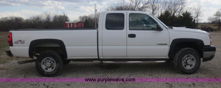 image for item F8226 2007 Chevrolet Silverado 2500HD Ext. Cab pickup truck