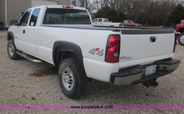 image for item F8226 2007 Chevrolet Silverado 2500HD Ext. Cab pickup truck