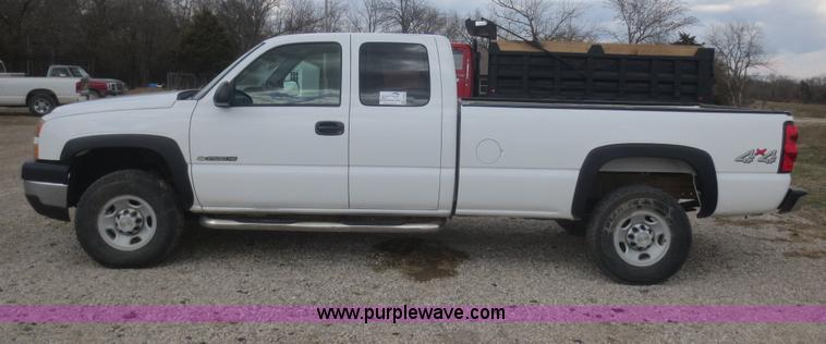 image for item F8226 2007 Chevrolet Silverado 2500HD Ext. Cab pickup truck
