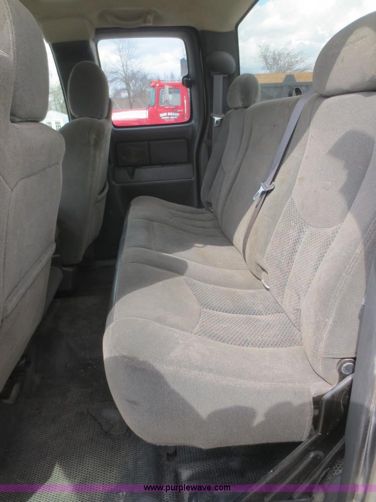 image for item F8226 2007 Chevrolet Silverado 2500HD Ext. Cab pickup truck