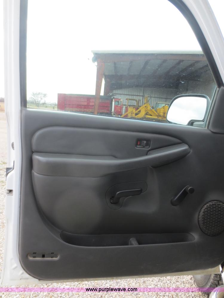 image for item F8226 2007 Chevrolet Silverado 2500HD Ext. Cab pickup truck