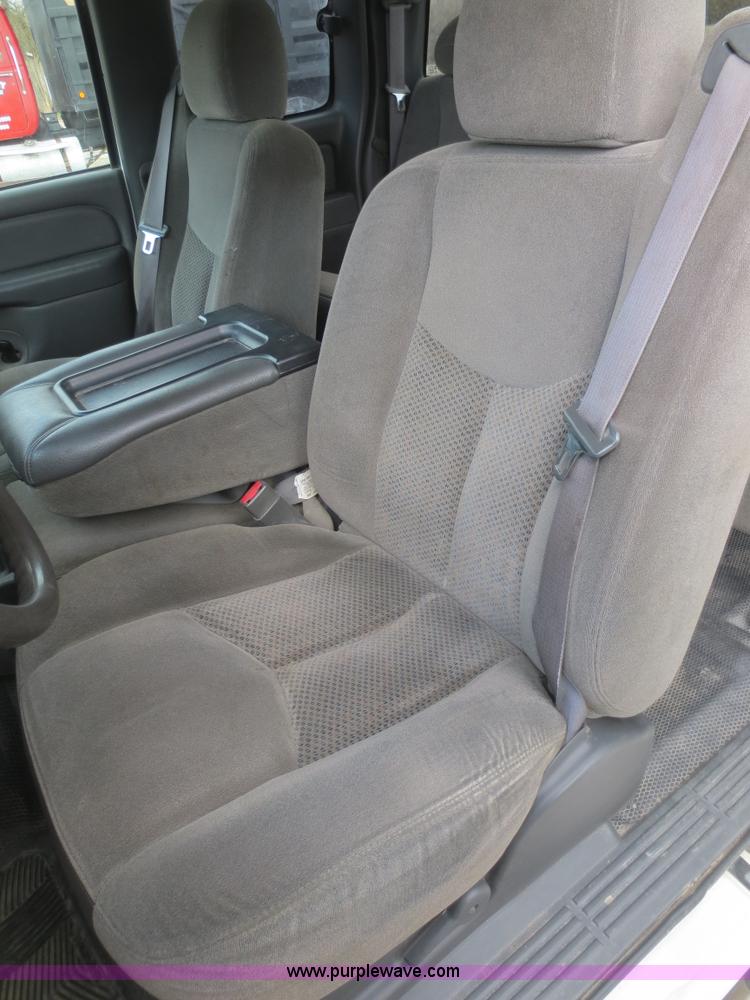 image for item F8226 2007 Chevrolet Silverado 2500HD Ext. Cab pickup truck