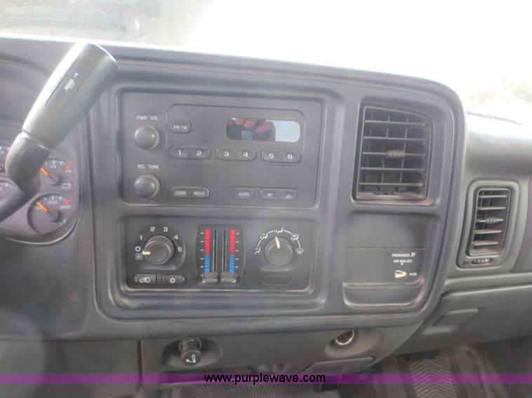 image for item F8226 2007 Chevrolet Silverado 2500HD Ext. Cab pickup truck