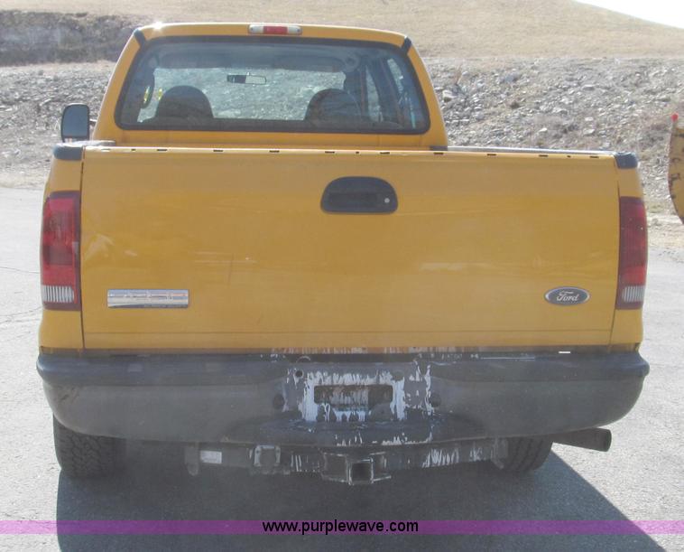 image for item G2328 2005 Ford F250 Super Duty XL Crew Cab pickup truck