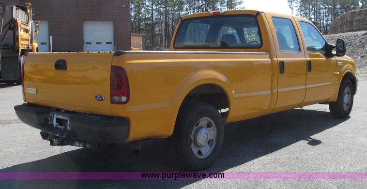 image for item G2328 2005 Ford F250 Super Duty XL Crew Cab pickup truck