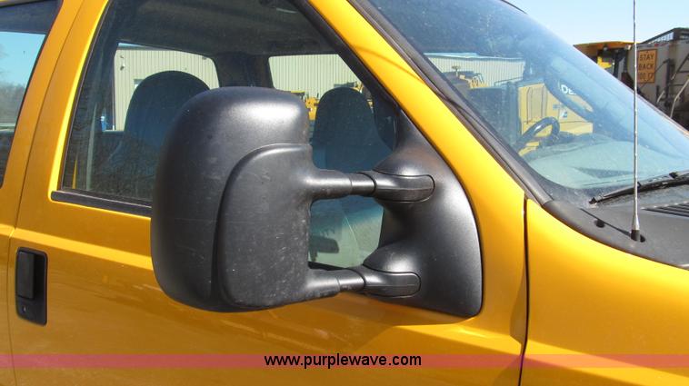 image for item G2328 2005 Ford F250 Super Duty XL Crew Cab pickup truck