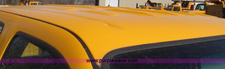 image for item G2328 2005 Ford F250 Super Duty XL Crew Cab pickup truck