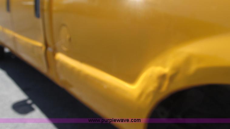 image for item G2328 2005 Ford F250 Super Duty XL Crew Cab pickup truck