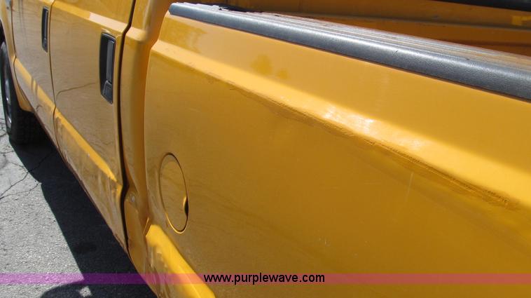 image for item G2328 2005 Ford F250 Super Duty XL Crew Cab pickup truck