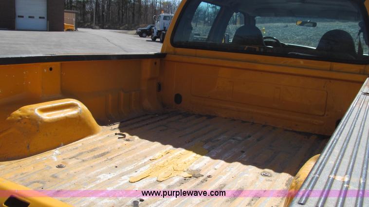 image for item G2328 2005 Ford F250 Super Duty XL Crew Cab pickup truck