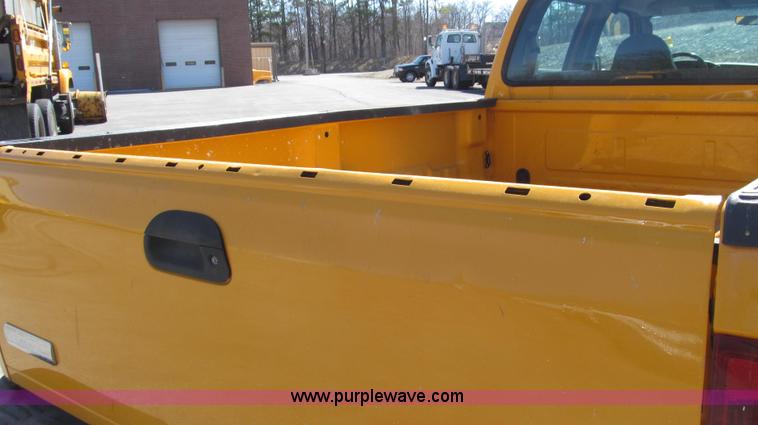 image for item G2328 2005 Ford F250 Super Duty XL Crew Cab pickup truck