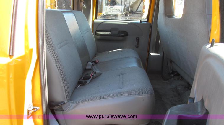 image for item G2328 2005 Ford F250 Super Duty XL Crew Cab pickup truck