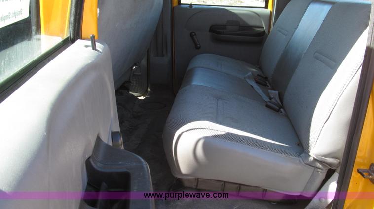 image for item G2328 2005 Ford F250 Super Duty XL Crew Cab pickup truck